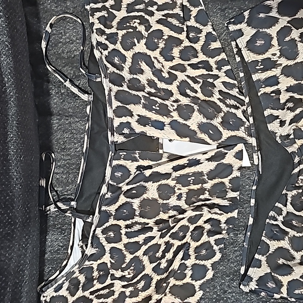 Animal print 2 piece bathing suit  size 4xl. Great stretch 👌 - Picture 7 of 11